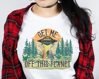 Gay Bigfoot Alien Shirt Camping Retro Sunset T-Shirt Funny Bigfoot Shirt Sasquatch Tee Vintage Distressed Tshirt Camping Gifts Squatch LGBTQ