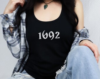 Salem Witch Tank 1692 Camiseta Halloween Salem Mass Camiseta Salem Witch Trials Memorial Racerback Ropa de brujería sutil Camiseta de memoria de brujería
