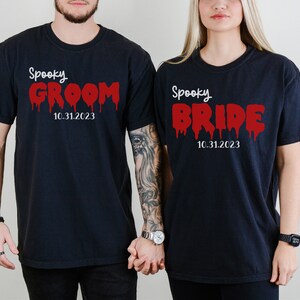 Camisa de boda personalizada Novia espeluznante y novio Camiseta personalizada Boda gótica Fecha personalizada Camiseta Parejas a juego Camiseta de boda Regalo gótico imagen 3