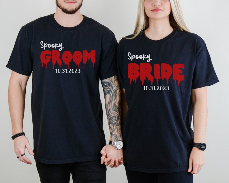 Camisa de boda personalizada Novia espeluznante y novio Camiseta personalizada Boda gótica Fecha personalizada Camiseta Parejas a juego Camiseta de boda Regalo gótico imagen 3