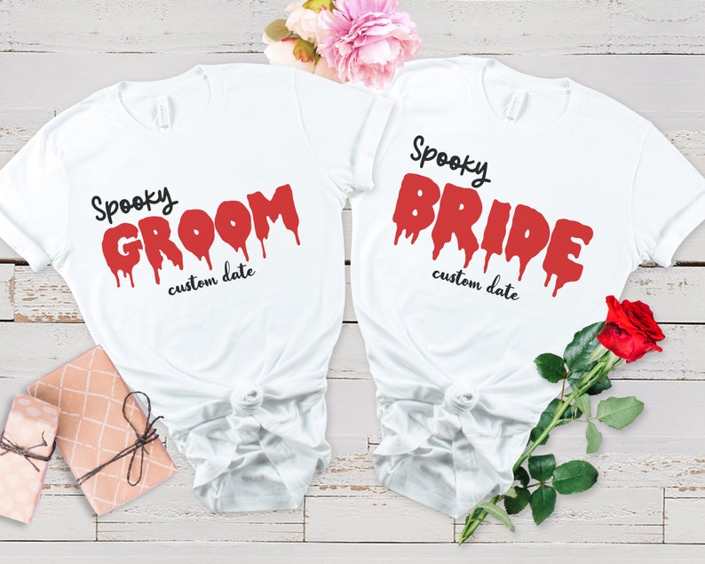 Camisa de boda personalizada Novia espeluznante y novio Camiseta personalizada Boda gótica Fecha personalizada Camiseta Parejas a juego Camiseta de boda Regalo gótico imagen 4