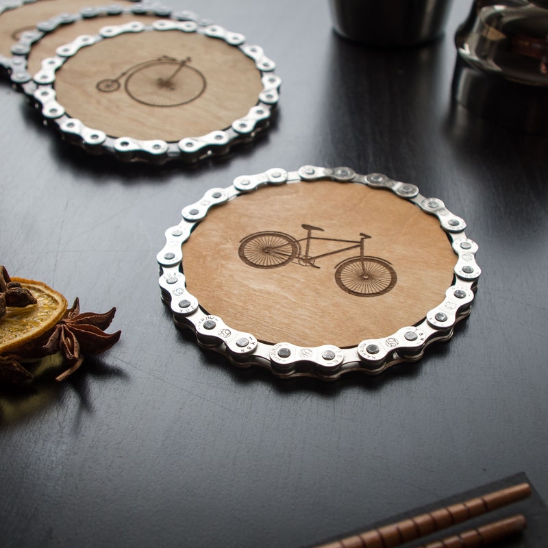 🚴🏼Free Personalization🚴🏼Engraved Bike Chain Coaster - Set of 1, 2, or 4 - 11cm (4.3in) Diameter, Made with Plywood and Bicycle Chains