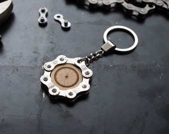 Llavero de cadena de bicicleta único con grabado de rueda de bicicleta