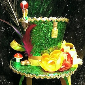 Wizard of Oz Emerald City Steampunk Mini Top Hat &quot;Follow The Yellow Brick Road&quot; Rainbow Munchkin Wedding Cosplay Alice in Wonderland