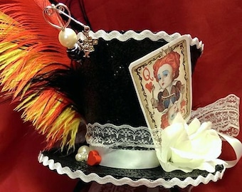 Mini haut-de-forme Reine de coeur noir OU rouge Alice au pays des merveilles « Ils leur coupent la tête » Tea Party Chapelier fou Mariage Ascot