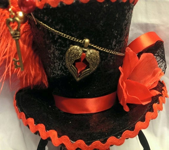 Queen of Hearts Alice in Wonderland Valentines Mini Top Hat  display picture 2