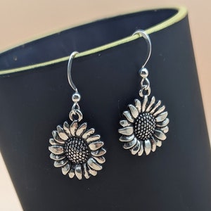 Sunflower girly earrings - minimalist earrings - dainty earrings - gift for her - silver earrings - floral earrings - Christmas gift