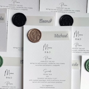Lakzegel trouwmenu, plaatskaarten inbegrepen, gescheurde randen, nep-deckled-randen, trouwmenu, met de hand gescheurd, deckled edge-menu, perkament, gedrukt