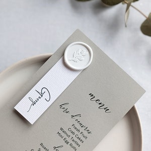 Menú gris, tarjeta de menú con sello de cera, gris claro, tarjetas de lugar incluidas, menú de boda, menú elegante, menú gris beige, sello de cera blanco, tarjeta de nombre
