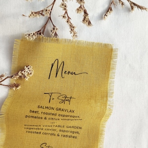 Menus en tissu, Menus en lin, Menus en tissu pour mariage, Menus jaune moutarde, Menus modernes, Mariage rustique, Menus en lin, Coton, menus jaunes