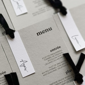Menu gris, marque-places, carte de menu élégante, carte de menu avec ruban de velours, carte de menu imprimée, marque-places inclus, menu de mariage, ruban de velours