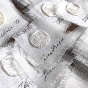 Tarjetas de tela, sellos de lacre, tarjetas de algodón, etiquetas de nombre modernas, nombres impresos en tela, algodón, lino, tarjetas de algodón blanco, tarjetas de nombre