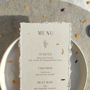 Menù di nozze, Menù fatto a mano, Bordi strappati a mano, Menù stampato, Carta mista di cotone, Bordi frastagliati, Menù minimalista, Menù di nozze bianco elegante