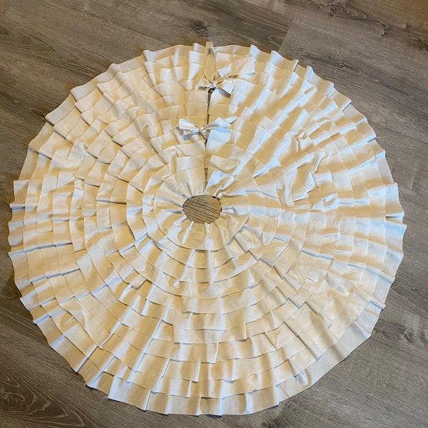Ruffled linen christmas tree skirt