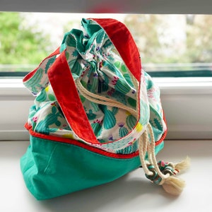 Sac à cordon. Pochette. Sacs à cordon faits main, sac à cordon en tissu, sac à lunch, sac en tissu, sac à projets de tricot. Sac fait main
