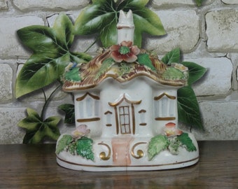 Antiker viktorianischer Staffordshire Pottery Cottage Pastillebrenner