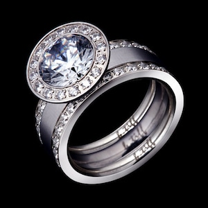 B.Tiff Aŭreolo 2 ct Round Halo Engagement Ring & Eternity Ring Set RG125W111W