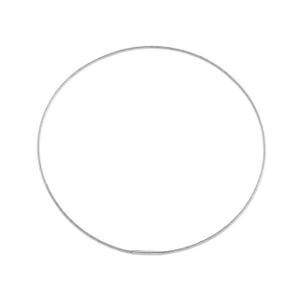 Peut inclure: Un collier argenté avec un fin fil circulaire. Le collier a une esthétique simple et minimaliste, adapté au quotidien. Le fermoir est une petite pièce métallique cylindrique.