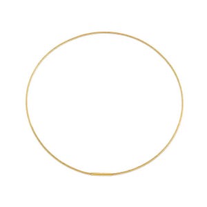 Könnte beinhalten: Set aus drei Keramikbechern mit gesprenkelter, matter Oberfläche. Die Becher sind in Creme-, Hellgrau- und Dunkelgrautönen gehalten. Jede Tasse hat ein schlichtes, minimalistisches Design, ideal für Kaffee oder Tee.