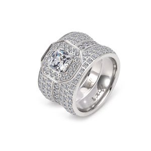 RG128WRG130W B.Tiff Aŭreolo II 1 ct Cushion Cut Halo Engagement Ring & Three-Row Eternity Band Set