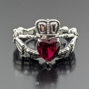 Bague de crâne de Claddagh d’argent sterling