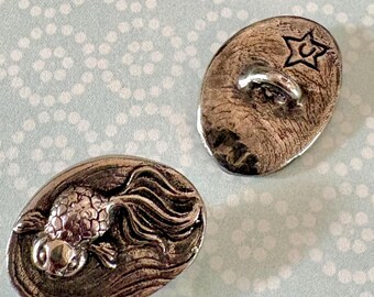 Bouton étain poisson koï Green Girl Studios – Fournitures artisanales, bouton tige bohème