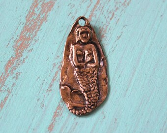 Pendentif sirène, bronze artisanal, pendentif artisanal, sirène, vie marine, bijoux de plage par Charm Obsession