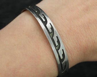 Vintage Sterling Silver Southwestern Geometric Design Cuff Bracelet, VTG 925 Silver & Black Boho Stackable Cuff Bracelet, 5.75 inches long