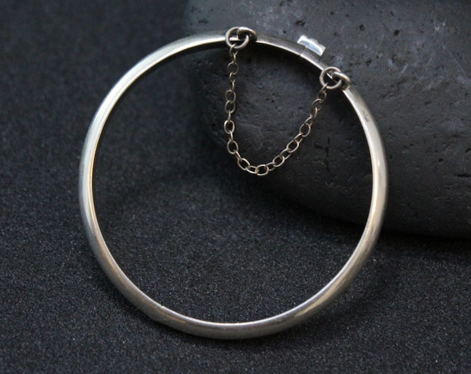 Sterling Silver Baby Infant Child Bangle Bracelet with Safety Chain