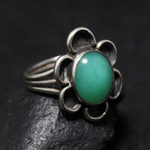 Sterling Silver Chrysoprase Flower Ring Size 6, Sterling Chrysoprase Jewelry, Sterling Flower Jewelry, Chrysoprase Ring, Silver Flower Ring