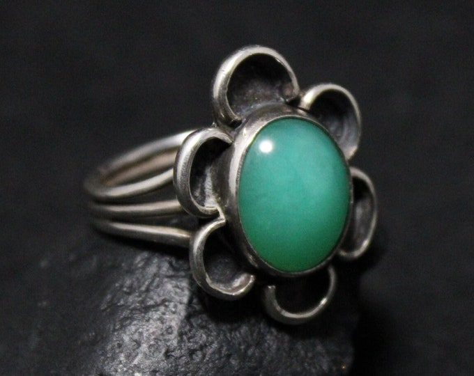 Sterling Silver Chrysoprase Flower Ring Size 6, Sterling Chrysoprase Jewelry, Sterling Flower Jewelry, Chrysoprase Ring, Silver Flower Ring