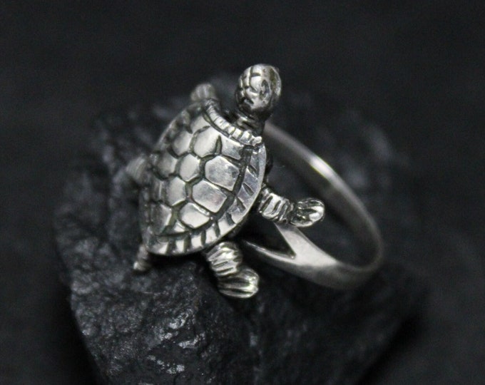 Adorable Sterling Silver Swimming Sea Turtle Ring with Moving Legs, Ocean Themed Jewelry,  Sea Turtle Ring, Sea Turtle Ring, Sterling Turtle