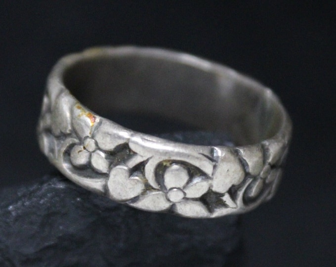 Sterling Silver Textured Floral and Leaf Band Ring, Sterling Flower Ring, Silver Flower Ring, Vintage Flower Ring, Antique Flower Band Ring