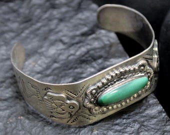VTG 925 Green Stone Southwestern Cuff Bracelet, Vintage Sterling Silver Green Cabochon Set Bird Design Bracelet,  Boho Style Jewelry