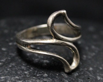Sterling Silver Modernist Swirl Ring, Modern Sterling Ring, Sterling Bypass Ring, Open Sterling Silver Ring, Sterling Silver Statement Ring