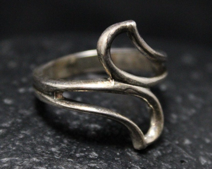 Sterling Silver Modernist Swirl Ring, Modern Sterling Ring, Sterling Bypass Ring, Open Sterling Silver Ring, Sterling Silver Statement Ring