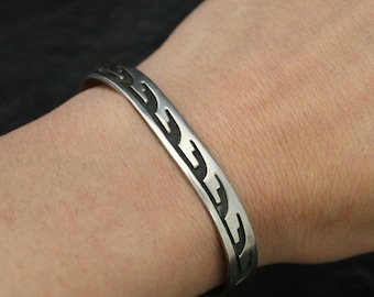 Vintage Sterling Silver Southwestern Geometric Design Cuff Bracelet, VTG 925 Silver & Black Boho Stackable Cuff Bracelet, 5.25 inches long