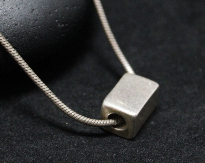 Sterling Silver Small Cube Minimalist Necklace, Geometric Sterling Necklace, Sterling Silver Box Necklace, Minimalist Necklace, Silver Cube