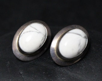 Sterling Silver Vintage Southwest White Howlite Oval Stud Earrings, Sterling Howlite Earrings, Sterling White Howlite Jewelry