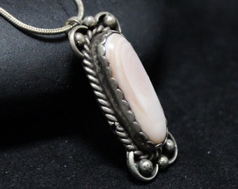 Sterling Silver Vintage Boho Style Oval Mother of Pearl Necklace, Mother of Pearl Jewelry, Sterling Silver Shell Necklace, Bohemian Silver