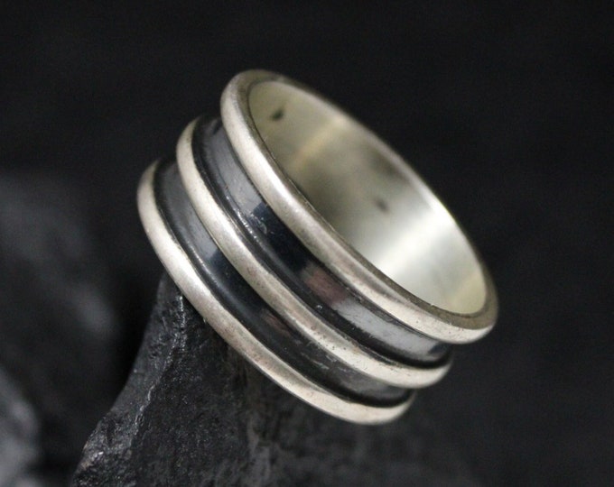 Sterling Silver Men's Ribbed Design Wide Ring Size 13, Vintage Sterling Ring, Black Stripped Ring, Biker Ring, Men's Ring Size 13