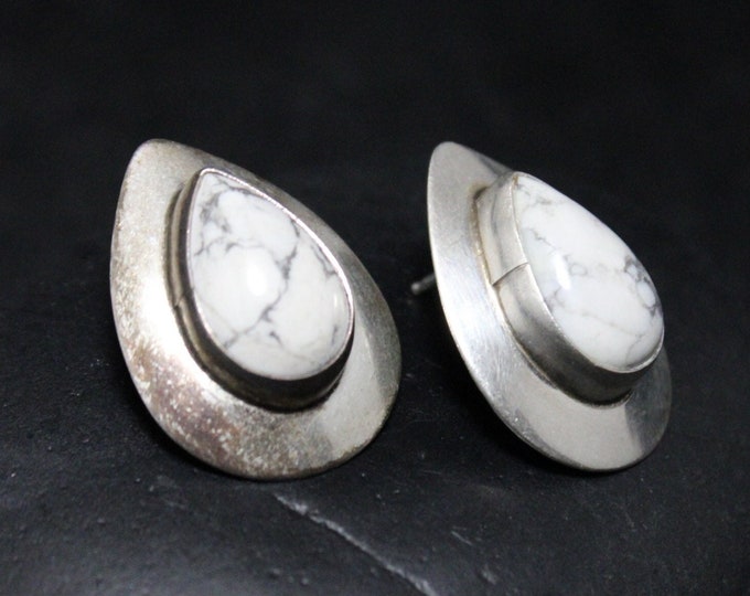 Sterling Silver Vintage Southwest White Howlite Teardrop Stud Earrings, Sterling Howlite Earrings, Sterling White Howlite Jewelry