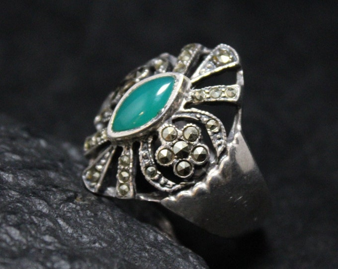 Sterling Silver Art Deco Style Green Chrystoprase Agate and Marcasite Ring Size 9, Art Deco Style Jewelry, Chrysoprase Jewelry