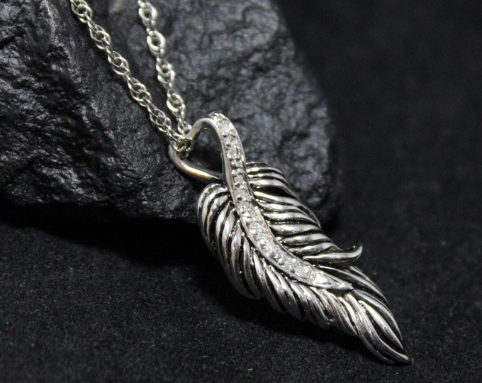 Minimalist Sterling Silver Feather Necklace With Moissanite, Dainty Sterling Silver and CZ Jewelry, Minimalist Jewelry, Feather Jewelry