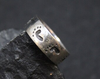 Sterling Silver Foot Pattern Ring, Sterling Foot Ring, Sterling Silver Patterned Band, Sterling Footsteps Ring, Sterling Vintage