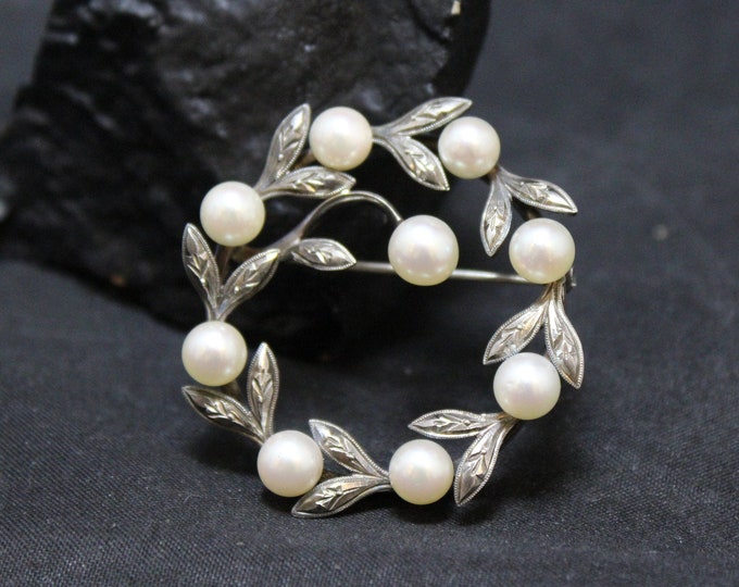 Sterling Silver Leaf Wreath Pin with Pearls