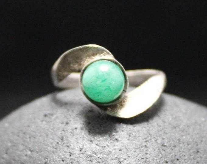 Vintage Sterling Green Aventurine Ring, Silver Green Stone Ladies Ring, 925 Aventurine Ring with Beaded Design