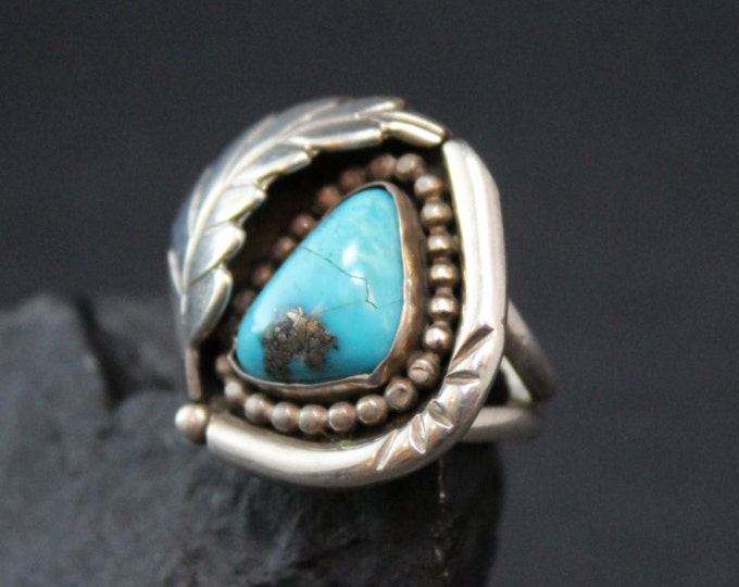 Vintage Sterling Silver American Turquoise Ring with Leaf Accent (AS IS)
