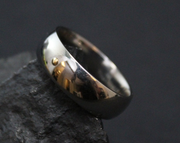 Titanium and 18k Yellow Gold Bead Men's Wedding Band