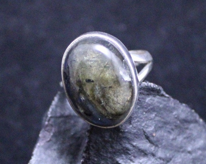 Unique Sterling Silver Labradorite Feldspar Ring, Silver Oval Split Shank Ring, Blue And Green Oval Stone Ring, Vintage Sterling Silver Ring